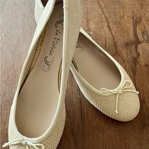 Leather Pour La Victoire Butter Textured Flats